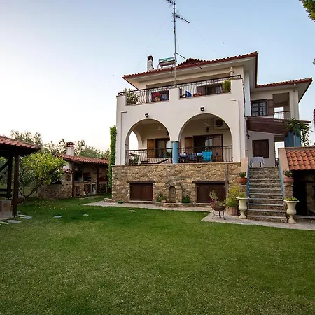 Rustic, Luxurious,garden 70m From The Sea Hébergement de vacances