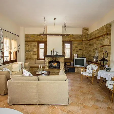 Hébergement de vacances Rustic, Luxurious,garden 70m From The Sea Kalyves Polygyrou