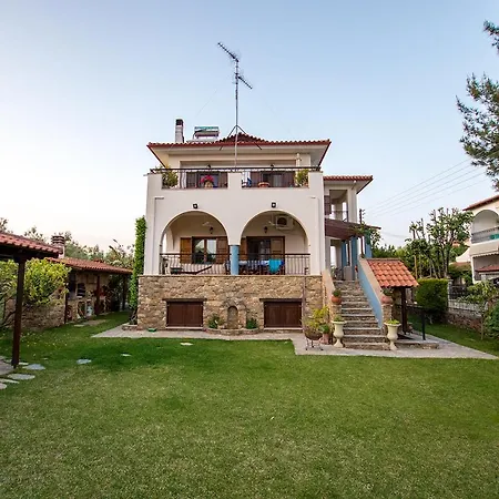 Rustic, Luxurious,garden 70m From The Sea Hébergement de vacances *