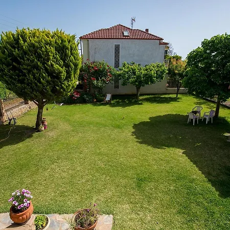 Hébergement de vacances Rustic, Luxurious,garden 70m From The Sea Kalyves Polygyrou