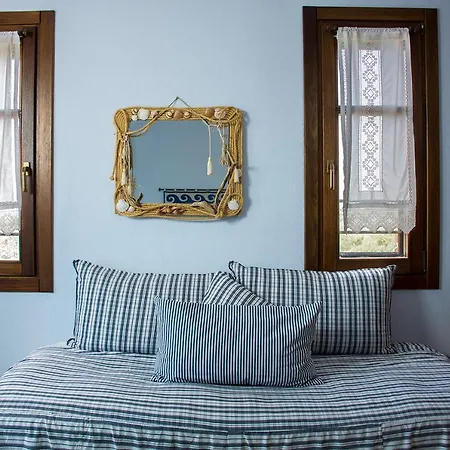 Rustic, Luxurious,garden 70m From The Sea Hébergement de vacances Kalyves Polygyrou