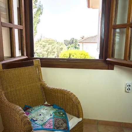 Rustic, Luxurious,garden 70m From The Sea Hébergement de vacances *