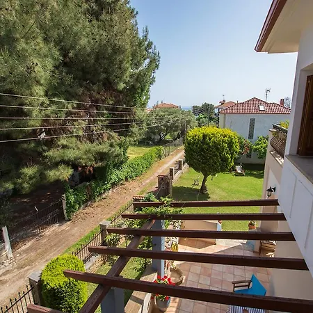 Rustic, Luxurious,garden 70m From The Sea Hébergement de vacances *