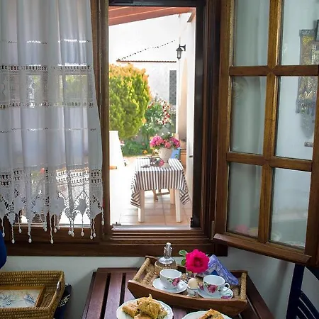 Rustic, Luxurious,garden 70m From The Sea *