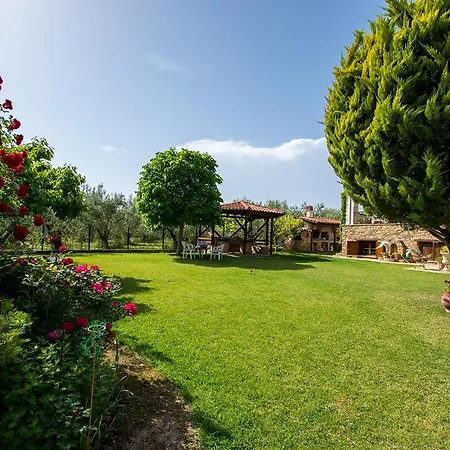 Rustic, Luxurious,garden 70m From The Sea Hébergement de vacances *