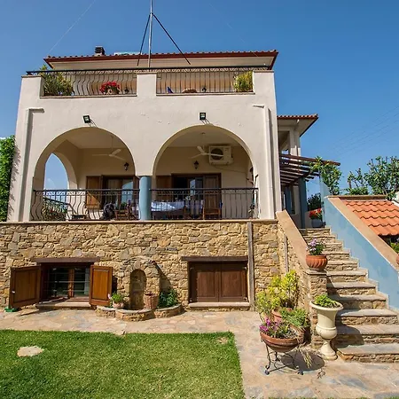 Rustic, Luxurious,garden 70m From The Sea Hébergement de vacances
