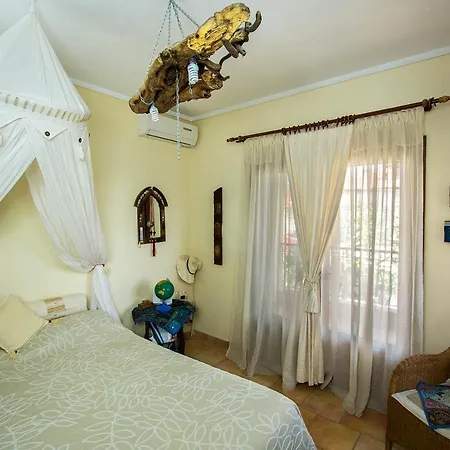 Rustic, Luxurious,garden 70m From The Sea Hébergement de vacances Kalyves Polygyrou
