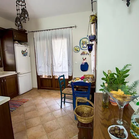 Rustic, Luxurious,garden 70m From The Sea