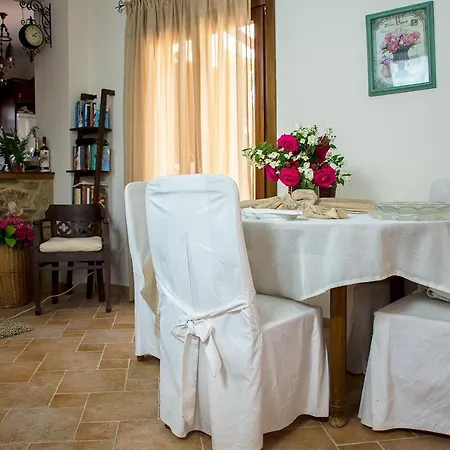 Rustic, Luxurious,garden 70m From The Sea Hébergement de vacances Kalyves Polygyrou