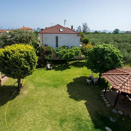 Rustic, Luxurious,garden 70m From The Sea Hébergement de vacances *