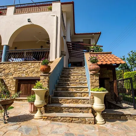 Rustic, Luxurious,garden 70m From The Sea *