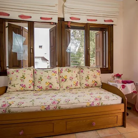 Rustic, Luxurious,garden 70m From The Sea Kalyves Polygyrou